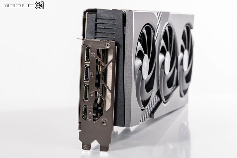 微星 GeForce RTX 5070 12G VANGUARD SOC 顯示卡開箱實測 以大型散熱設計帶來更低溫度壓制表現