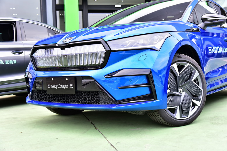 『玩命光頭大叔』與歐系純電車的第一次親密接觸 Skoda Enyaq Coupe 85