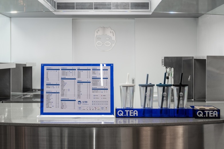 台南商業空間設計分享│Q哥手搖飲店│科技感不鏽鋼店面