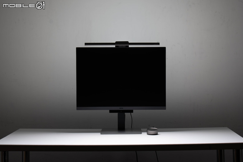 BenQ ScreenBar Halo 2 螢幕掛燈開箱體驗 以更廣照明範圍／貼心操作設計提升工作效率的好物