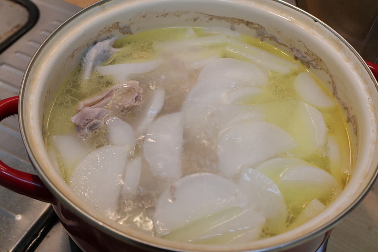 【都市小廚】極致簡單的美味，用「心」即可，蘿蔔雞湯 - 大漠國渡