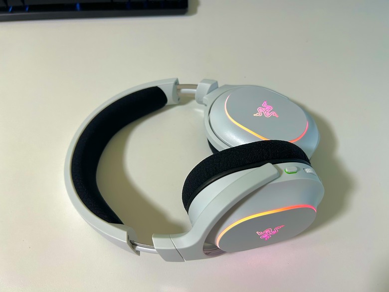 點我看大圖 【心得】Razer Barracuda X Chroma無線RGB遊戲耳麥開箱 70小時續航力+幻彩RGB效果 還支援多平台切換 超高顏值的雷蛇信仰電競耳機!!