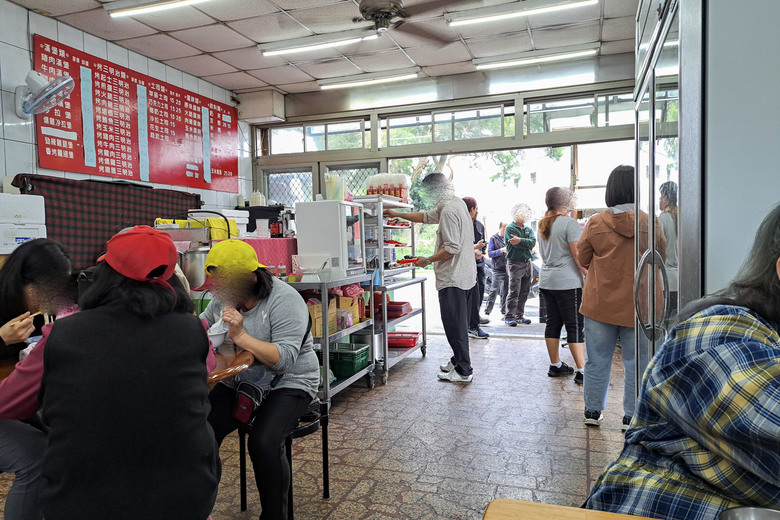 桃園楊梅高CP值小吃店推薦-高榮小吃店，經濟實惠的代名語！便宜好吃的餐點讓店裡總是門庭若市