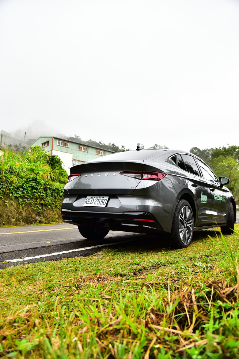 『玩命光頭大叔』與歐系純電車的第一次親密接觸 Skoda Enyaq Coupe 85
