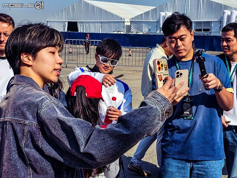 領著七千美金的票採訪2025 F1上海站|Pit參訪、車手面對面,來自Mercedes-AMG Paddock Club的豪華觀賽體驗!