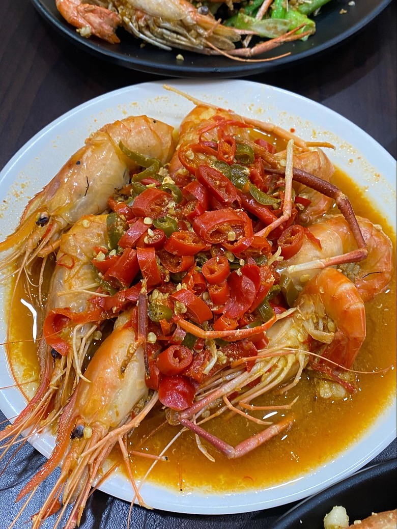【西門食記】西門電影院旁邊的爆卵活蝦套餐，蝦之城