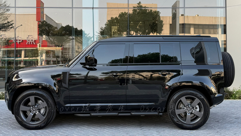 Defender 110 D300 X-Dynamic HSE聖托里尼黑 照片分享
