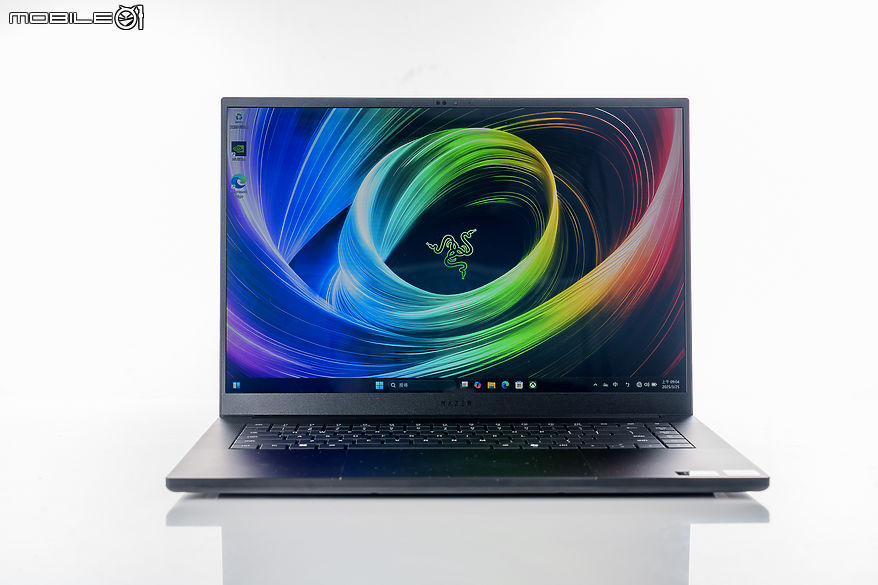 Razer Blade 16 效能完整解析｜RTX 5090 Laptop GPU 讓筆電再次超越效能限界