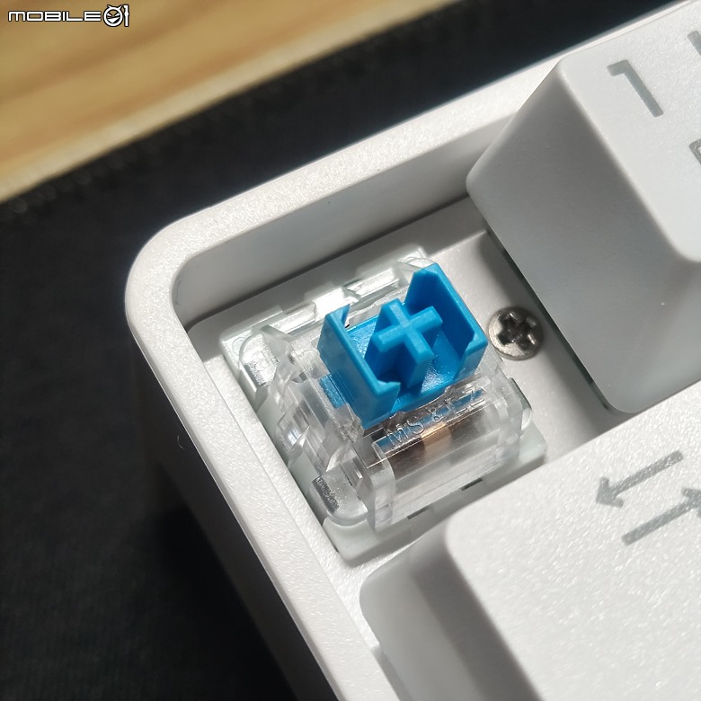 【開箱】61鍵 K649炫彩真機械有線鍵盤