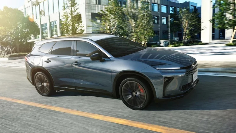 Toyota推出全新日規Crown Estate 擁有專屬野餐配備!