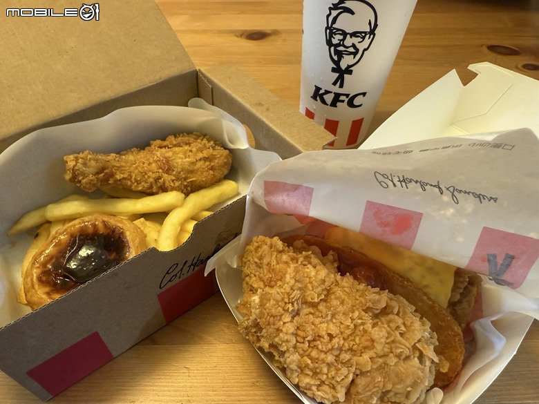 【食記開箱】莎莎咔啦肉霸堡：麵包慢走不送了...