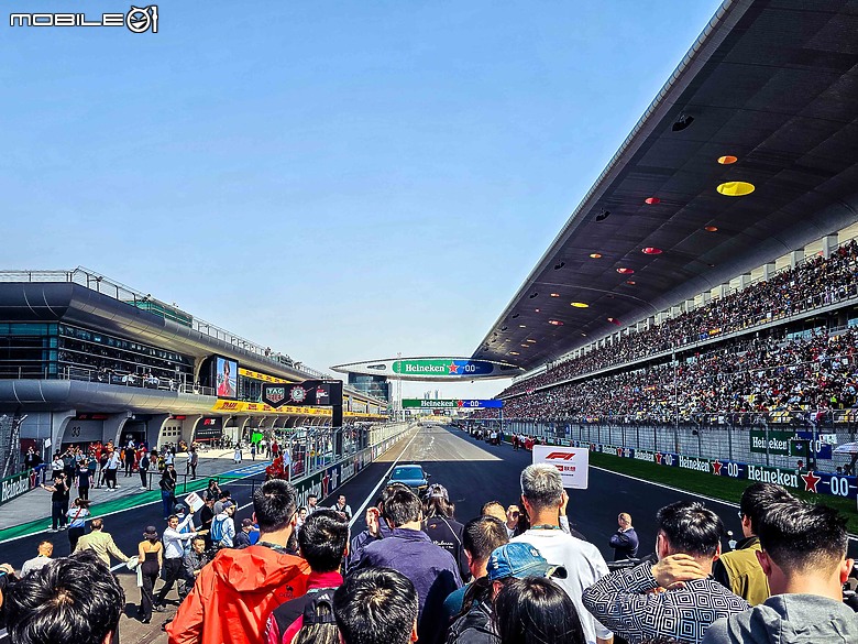 領著七千美金的票採訪2025 F1上海站|Pit參訪、車手面對面,來自Mercedes-AMG Paddock Club的豪華觀賽體驗!
