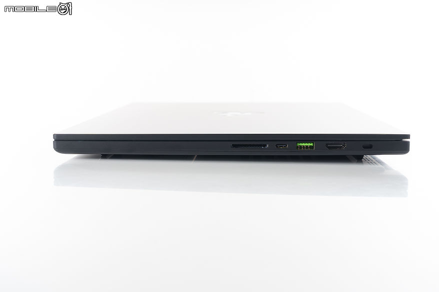 Razer Blade 16 效能完整解析｜RTX 5090 Laptop GPU 讓筆電再次超越效能限界