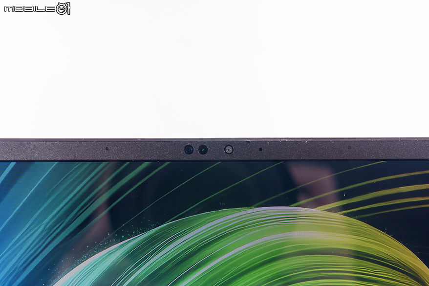 Razer Blade 16 效能完整解析｜RTX 5090 Laptop GPU 讓筆電再次超越效能限界