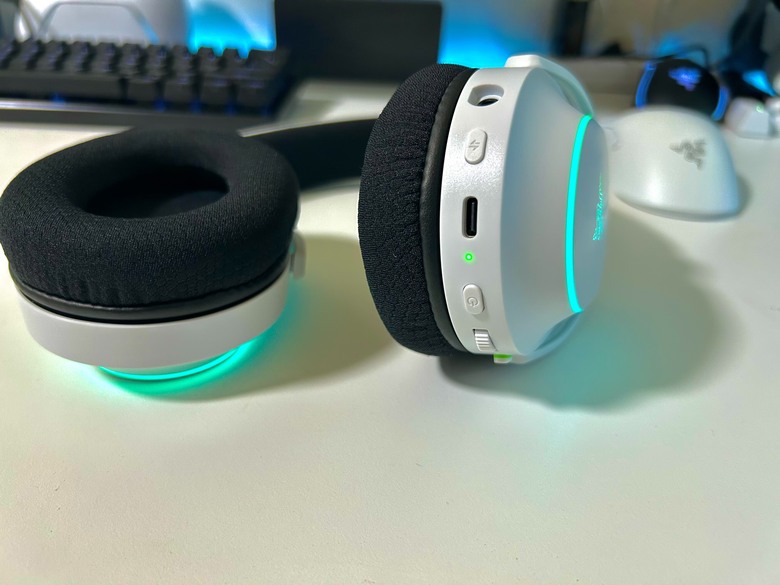 點我看大圖 【心得】Razer Barracuda X Chroma無線RGB遊戲耳麥開箱 70小時續航力+幻彩RGB效果 還支援多平台切換 超高顏值的雷蛇信仰電競耳機!!