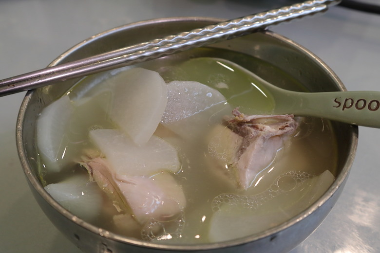 【都市小廚】極致簡單的美味，用「心」即可，蘿蔔雞湯 - 大漠國渡
