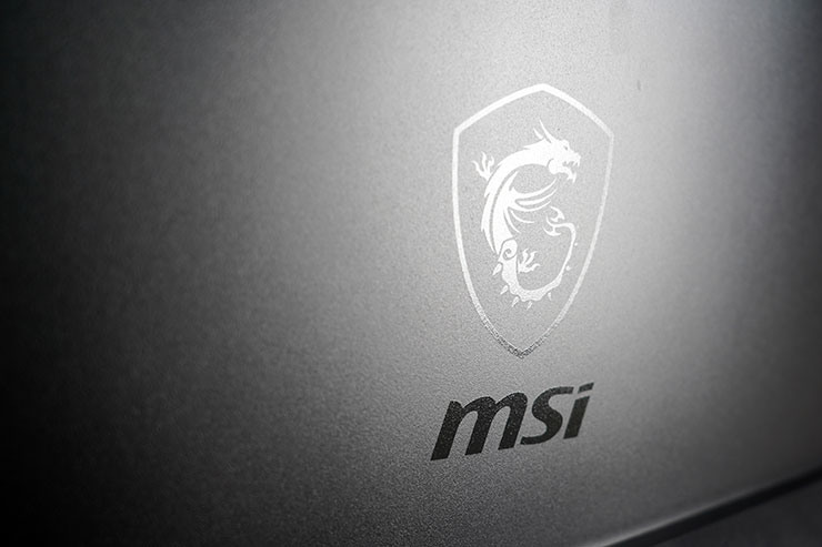 MSI MAG 321CUPDF 曲面電競顯示器開箱：4K 優異畫質、160Hz 高流暢度與曲面沉浸一次滿足，雙模顯示百搭各類遊戲！