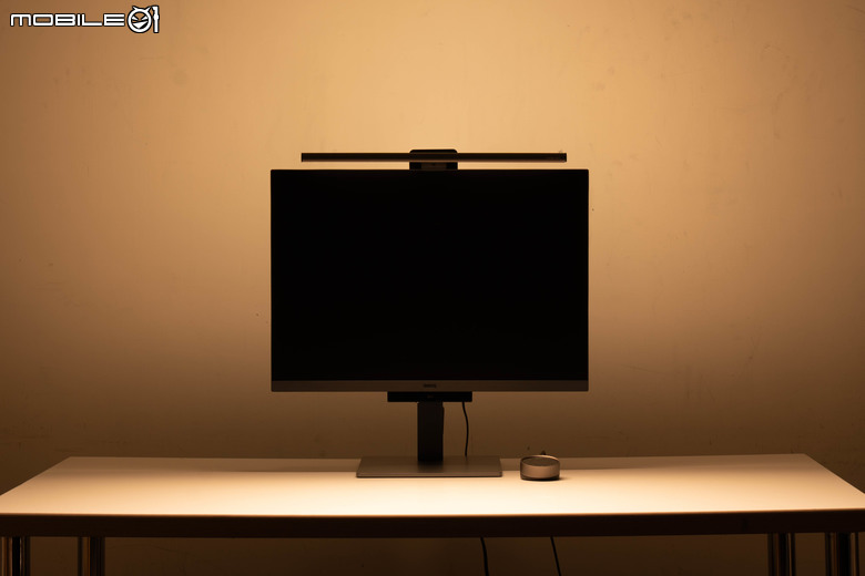 BenQ ScreenBar Halo 2 螢幕掛燈開箱體驗 以更廣照明範圍／貼心操作設計提升工作效率的好物