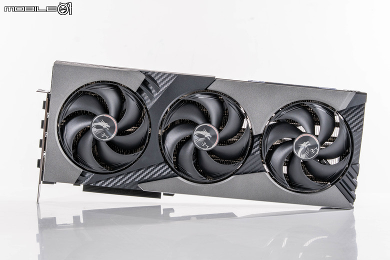 微星 GeForce RTX 5070 12G VANGUARD SOC 顯示卡開箱實測 以大型散熱設計帶來更低溫度壓制表現