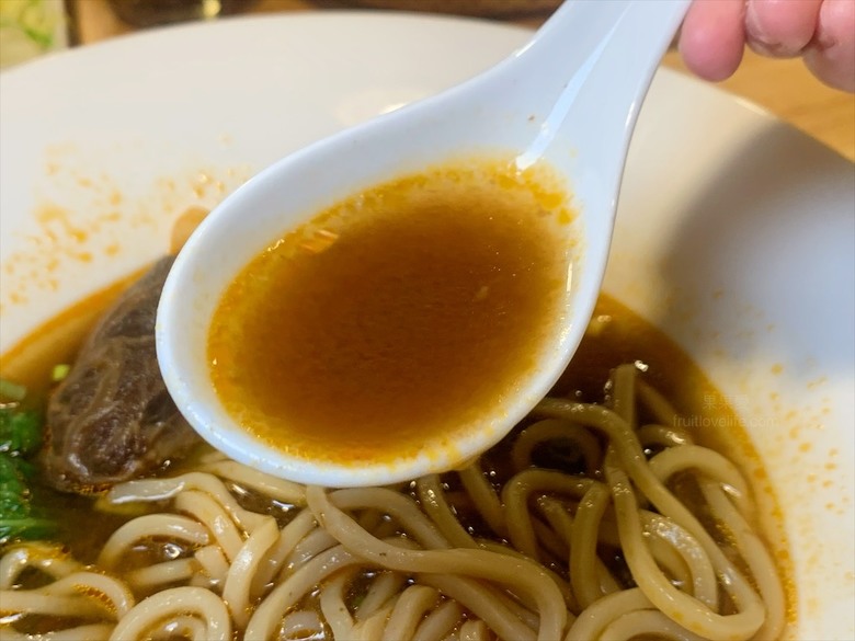 蟲鳴鳥語、竹林群山環繞、星光點點,讓人和毛孩都感到放鬆的渡假莊園