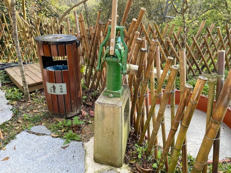蟲鳴鳥語、竹林群山環繞、星光點點,讓人和毛孩都感到放鬆的渡假莊園