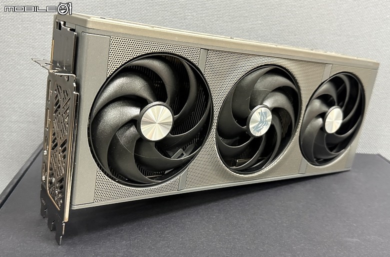 藍寶石 SAPPHIRE 電競磚頭 NITRO+ AMD Radeon RX 9070 XT 開箱