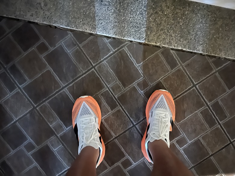 微開箱｜NewBalance FuelCell Rebel v4｜我Y拖練跑外的另一種選擇!