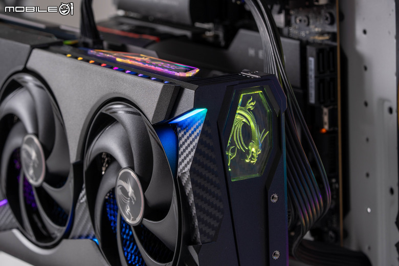 微星 GeForce RTX 5070 12G VANGUARD SOC 顯示卡開箱實測 以大型散熱設計帶來更低溫度壓制表現