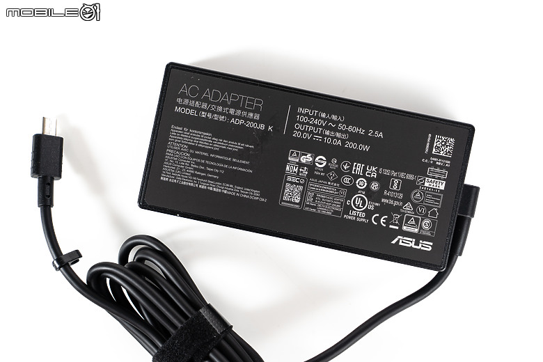 ROG Flow Z13 (2025) 測試報告｜內顯也能戰 3A 大作，二合一電競筆電再進化！