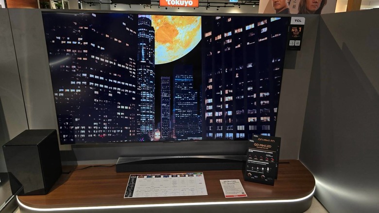 TCL 115吋巨型電視在三創