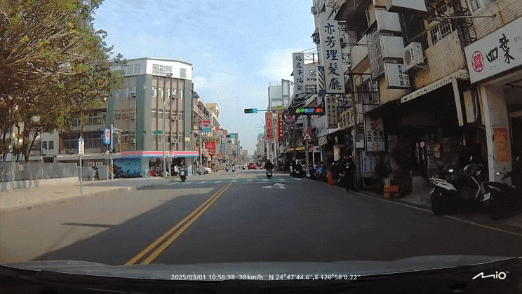 新竹小客車莫名衝雙黃線嚴重事故，新增驚悚視角，再新增視角，再新增正面視角