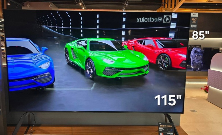 TCL 115吋巨型電視在三創
