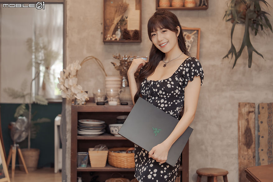 點我看大圖 Razer Blade 16 效能完整解析|RTX 5090 Laptop GPU 讓筆電再次超越效能限界