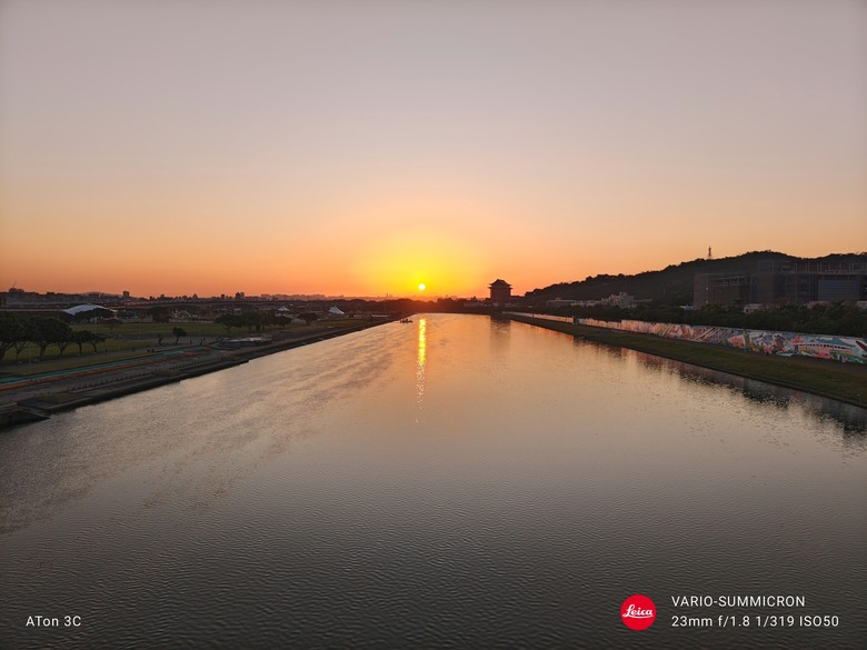 點我看大圖 「開箱」SHARP AQUOS R9 pro - 一支有著 Leica 可樂標的日系攝影專機