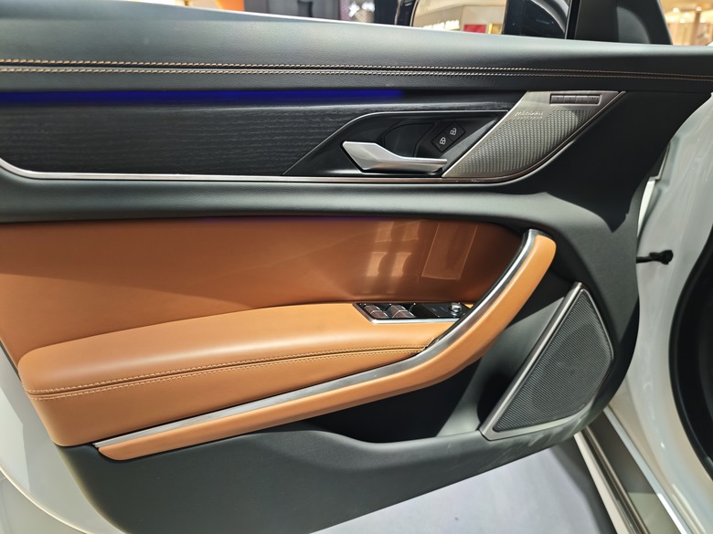賞車賞到對岸去之好久不見的 – Jaguar XFL P300 AWD