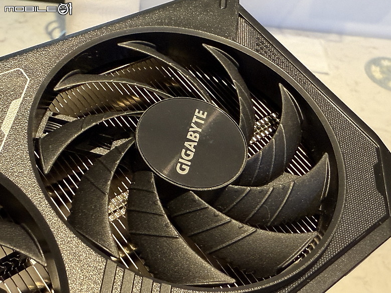 點我看大圖 MSRP 的起點,技嘉 GeForce RTX™ 5070 WINDFORCE OC SFF 開箱