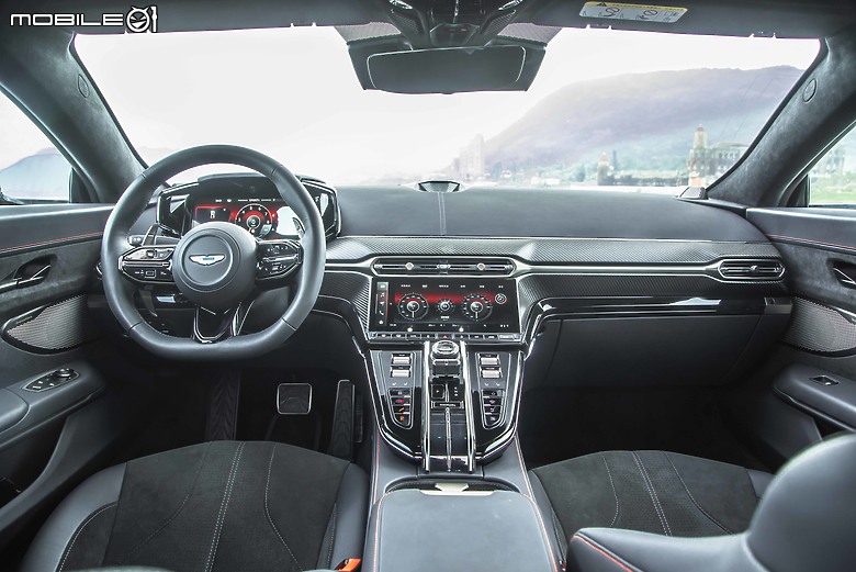 Aston Martin New Vantage 試駕｜戰鬥指數飆升的運動好手！