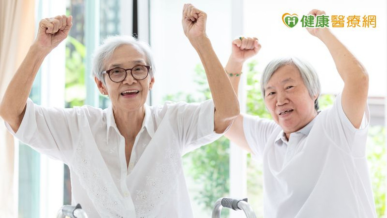 點我看大圖 【遠離腦中風生活指南】「微笑、舉手、說你好」腦中風治療不能等,從控制血壓開始