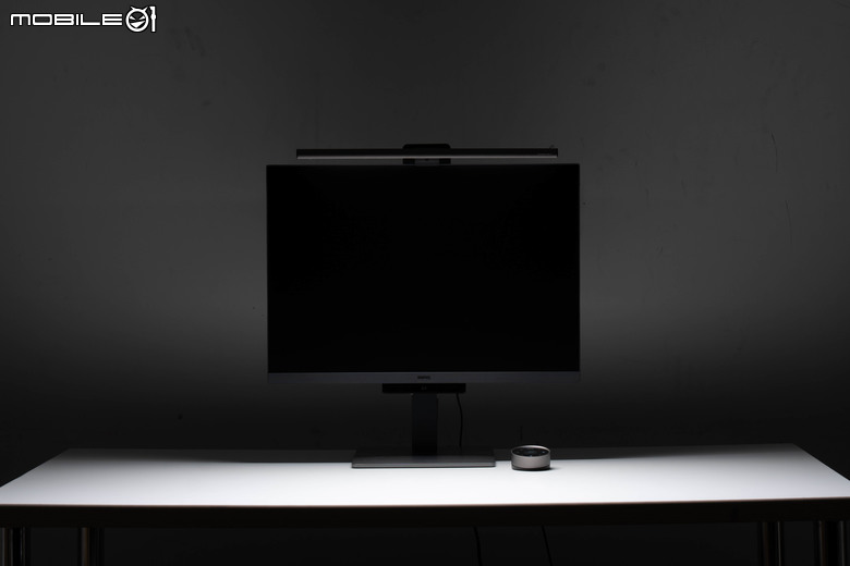 BenQ ScreenBar Halo 2 螢幕掛燈開箱體驗 以更廣照明範圍／貼心操作設計提升工作效率的好物