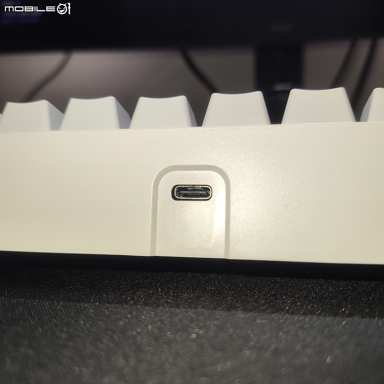 【開箱】61鍵 K649炫彩真機械有線鍵盤