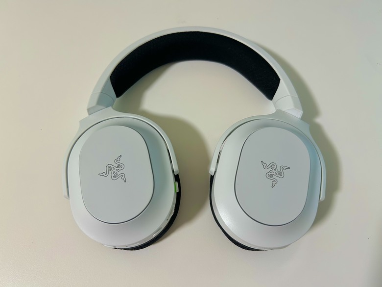 點我看大圖 【心得】Razer Barracuda X Chroma無線RGB遊戲耳麥開箱 70小時續航力+幻彩RGB效果 還支援多平台切換 超高顏值的雷蛇信仰電競耳機!!