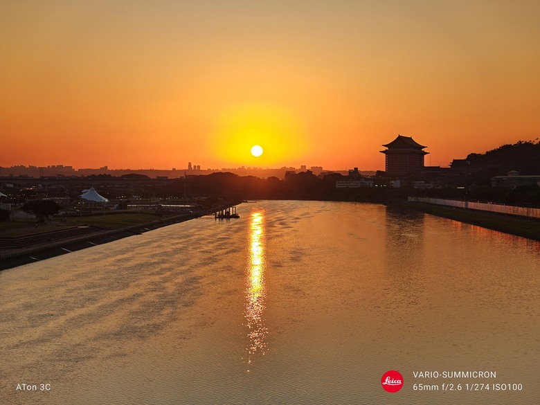 點我看大圖 「開箱」SHARP AQUOS R9 pro - 一支有著 Leica 可樂標的日系攝影專機