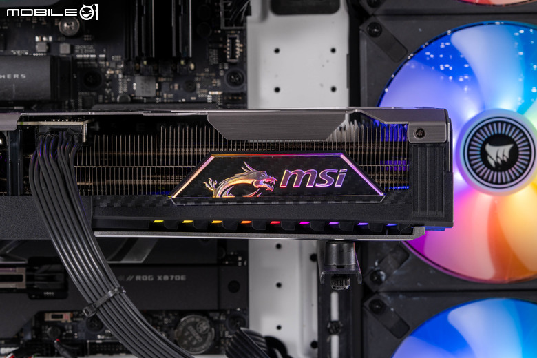微星 GeForce RTX 5070 12G VANGUARD SOC 顯示卡開箱實測 以大型散熱設計帶來更低溫度壓制表現