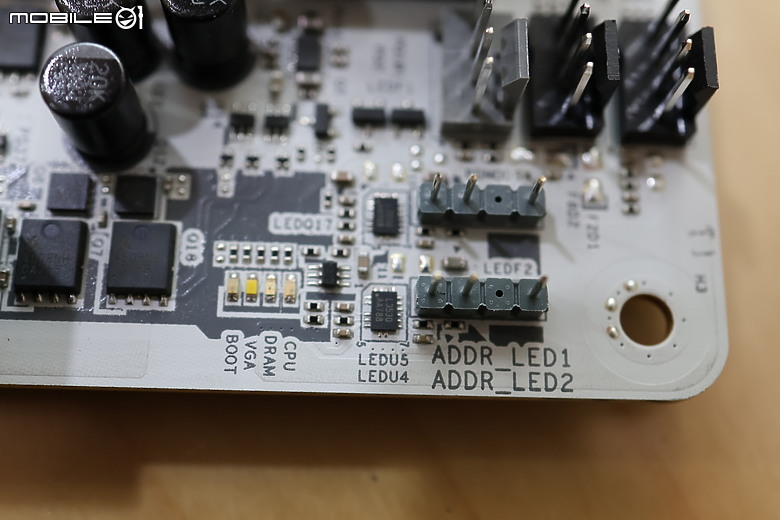 點我看大圖 高階用料美型白色 B860 Steel Legend WiFi 鋼鐵傳奇