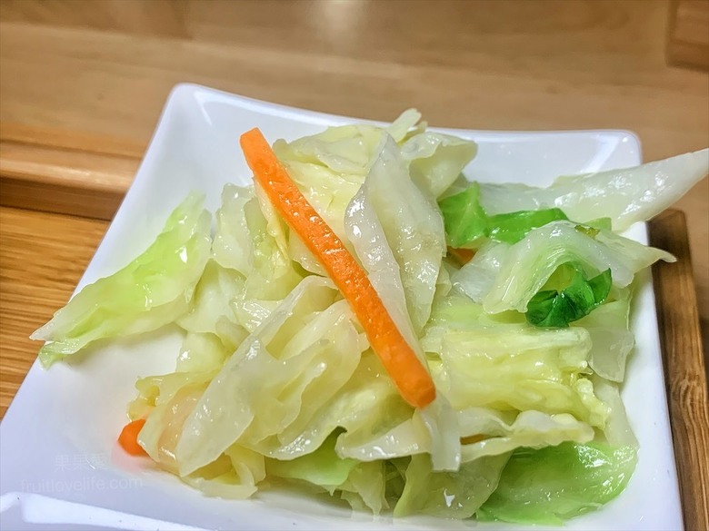 蟲鳴鳥語、竹林群山環繞、星光點點,讓人和毛孩都感到放鬆的渡假莊園