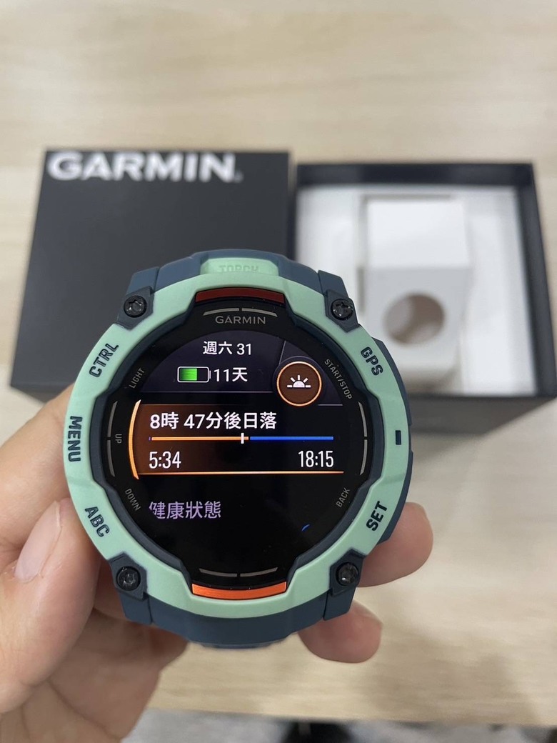 【開箱】Garmin Instinct 3 AMOLED