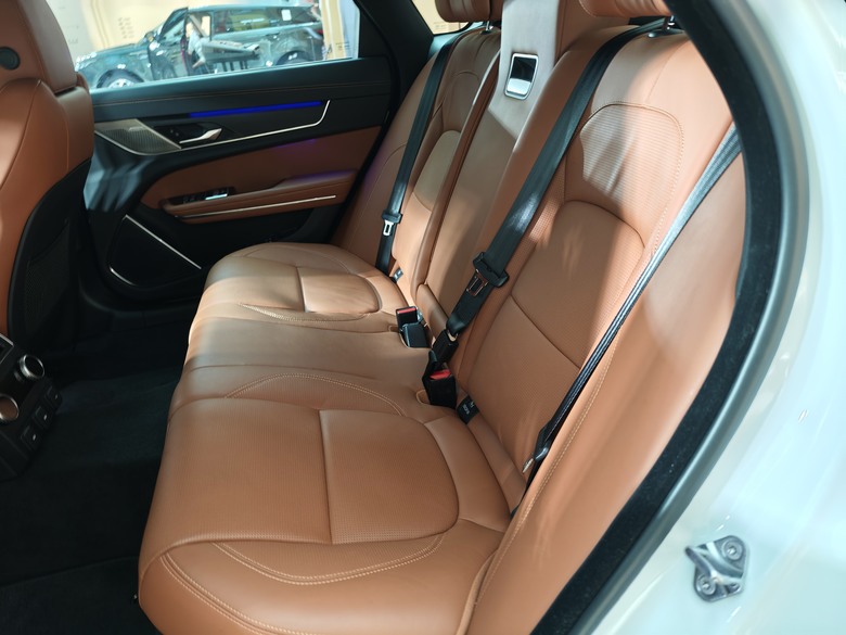 賞車賞到對岸去之好久不見的 – Jaguar XFL P300 AWD
