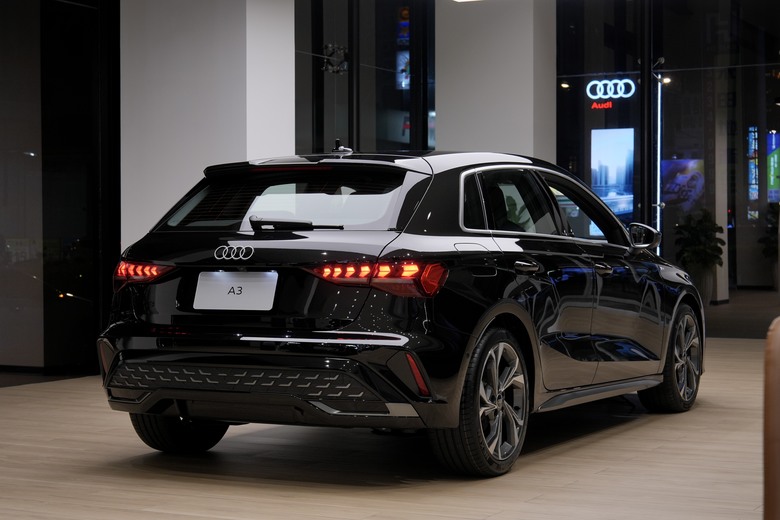 實車分享｜小改款 𝐀𝐮𝐝𝐢 𝐀𝟑 𝐒𝐩𝐨𝐫𝐭𝐛𝐚𝐜𝐤 𝟑𝟓 𝐓𝐅𝐒𝐈 𝐒 𝐥𝐢𝐧𝐞｜正式進駐