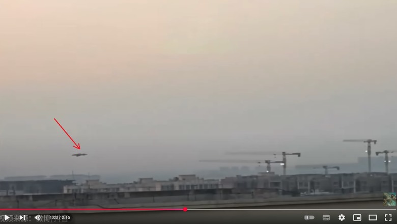 [影片]中國6代隱形戰機(J36) 第3次試飛, 2025-03-26 夕陽下降落機場