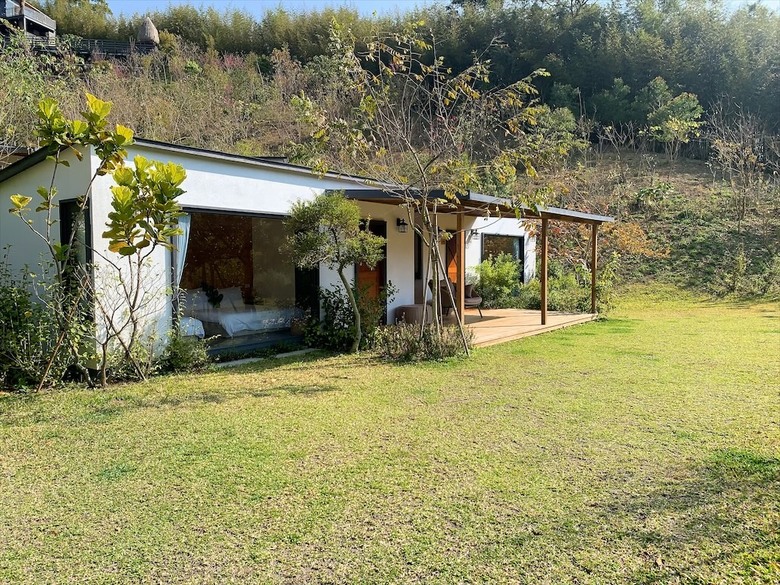 蟲鳴鳥語、竹林群山環繞、星光點點,讓人和毛孩都感到放鬆的渡假莊園